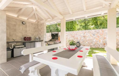 Klimno House | Awesome Home In Dobrinj