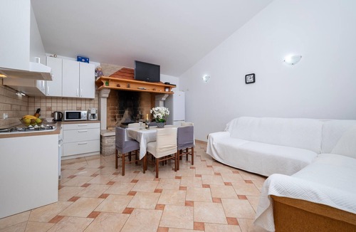 Galizana House | Awesome home in Galizana with private swimming pool, can be inside or outside