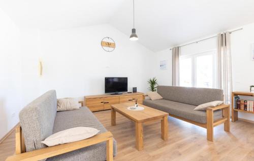 Grubine House | Awesome Home In Grubine