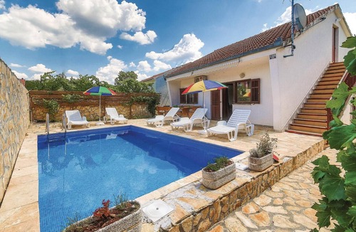 Primorski Dolac House | Awesome home in Primorski Dolac