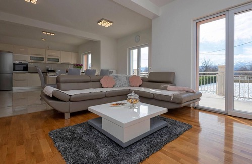 Donji Prolozac House | Awesome home in Prolozac donji