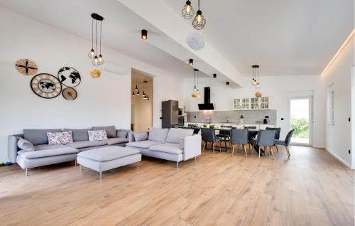 Rakovec House | Awesome Home In Dvorisce