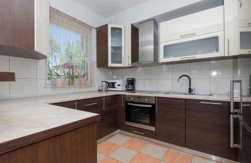 Imotski House | Awesome home in Vinjani Gornji