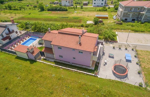 Hrvace House | Awesome home in Hrvace