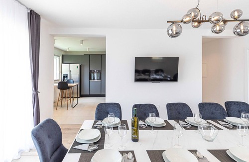 Kastel Luksic House | Awesome home in Kastel Luksic