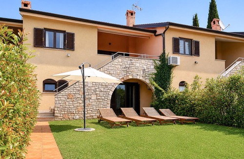 Brnobici House | Awesome home in Kastelir with swimming pool