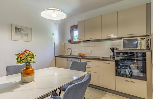 Kavran House | Awesome home in Kavran with WiFi