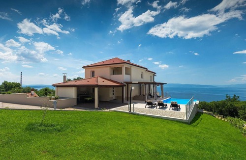 Rozmanici House | Awesome home in Kostrena