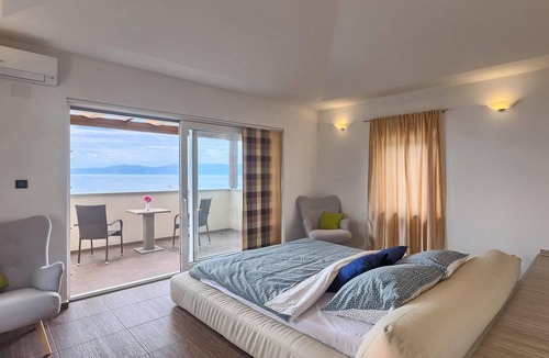 Rozmanici House | Awesome home in Kostrena