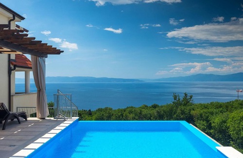 Rozmanici House | Awesome home in Kostrena
