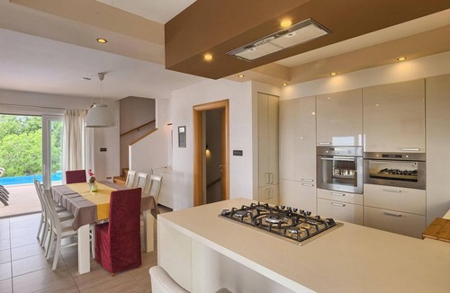 Rozmanici House | Awesome home in Kostrena