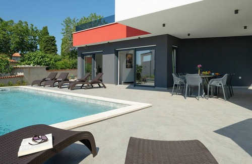 Krnica House | Awesome home in Krnica