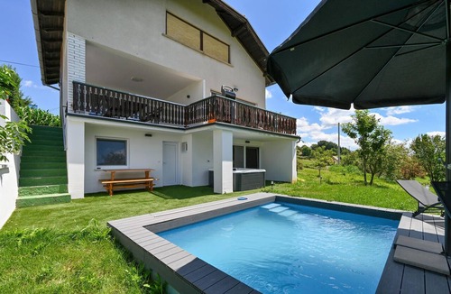 Sveti Juraj na Bregu House | Awesome home in Lopatinec with sauna