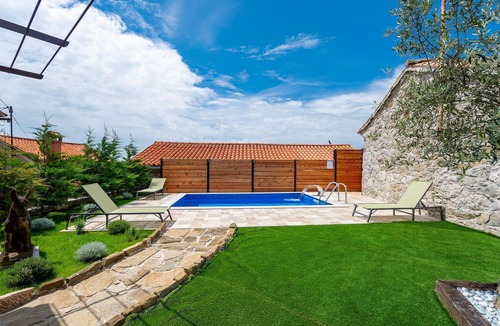 Lupoglav House | Awesome home in Lupoglav