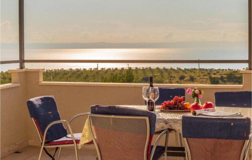 Krvavica House | Awesome Home In Makarska
