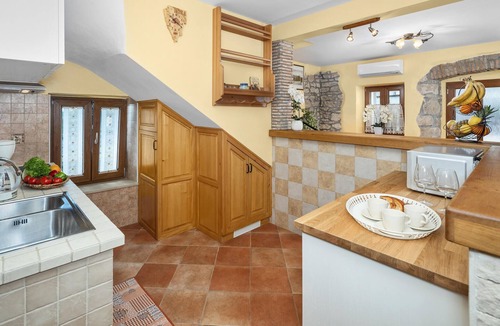 Nova Vas House | Awesome home in Nova Vas