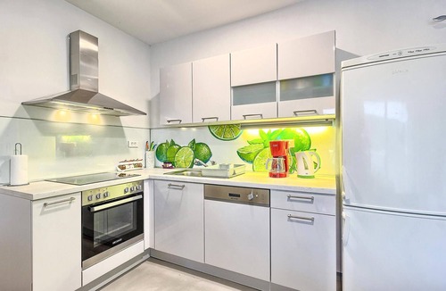 Okrug Donji House | Awesome home in Okrug Donji