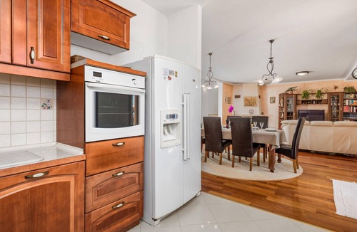 Opric House | Awesome home in Opric