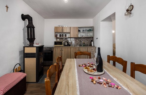Cvetkovic House | Awesome home in Ozalj with WiFi