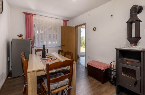 Cvetkovic House | Awesome home in Ozalj with WiFi