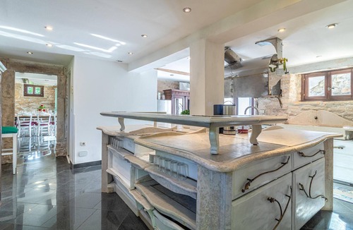 Katun Lindarski House | Awesome home in Pazin with WiFi