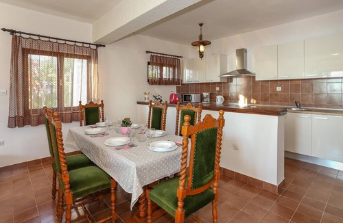 Pisak House | Awesome home in Pisak with WiFi