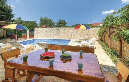 Primorski Dolac House | Awesome Home In Primorski Dolac