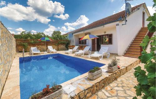 Primorski Dolac House | Awesome Home In Primorski Dolac