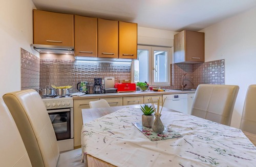 Valtura House | Awesome home in Pula with WiFi