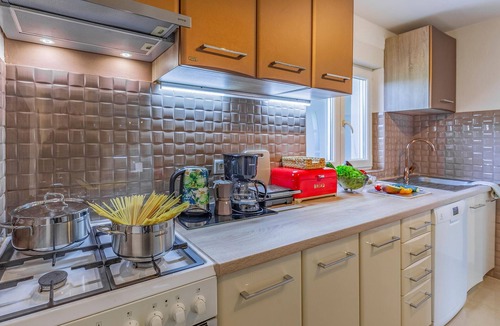 Valtura House | Awesome home in Pula with WiFi