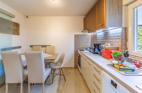 Valtura House | Awesome home in Pula with WiFi