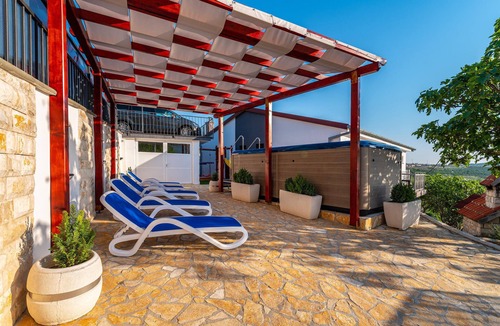 Rovanjska House | Awesome home in Rovanjska with house sea view