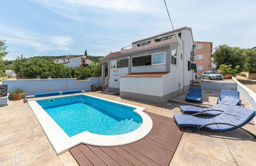 Slatine House | Awesome home in Slatine