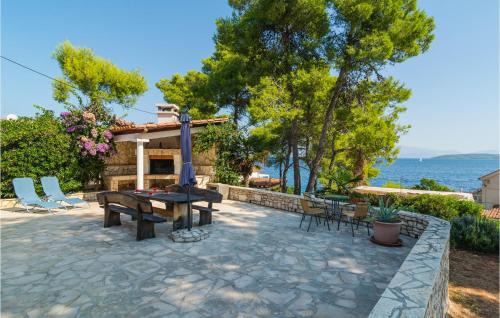 Stomorska House | Awesome Home In Stomorska With House Sea View