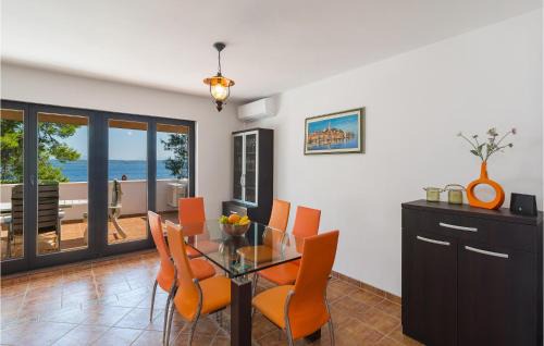 Stomorska House | Awesome Home In Stomorska With House Sea View