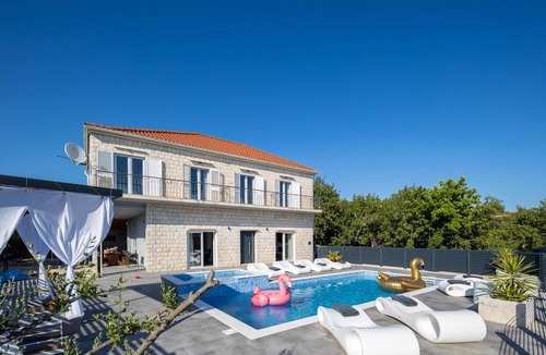 Sucuraj House | Awesome home in Sucuraj