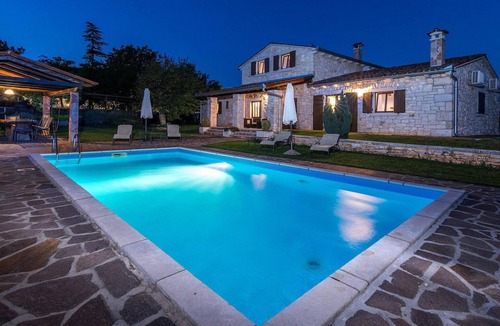 Tinjan House | Awesome home in Tinjan
