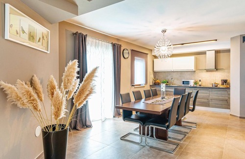 Heki House | Awesome home in Trosti