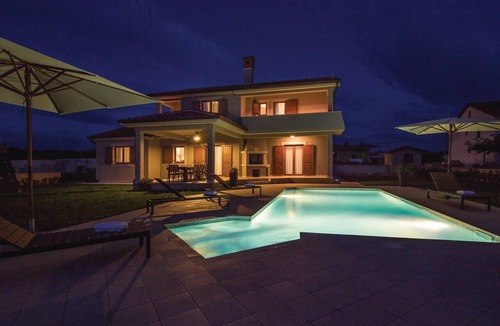 Heki House | Awesome home in Trosti
