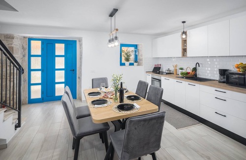 Visnjan House | Awesome home in Visnjan