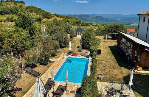 Vizinada House | Awesome home in Vizinada with private swimming pool, can be inside or outside