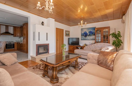 Zmijavci House | Awesome home in Zmijavci