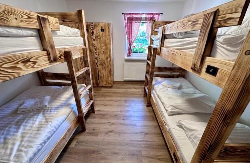 Kropa Hostel | Bajta Kroparica