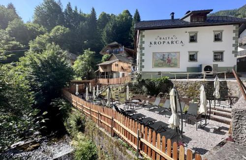Kropa Hostel | Bajta Kroparica