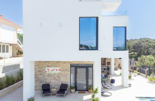 Jakisnica Villa | Bay Diamond Villa with heated pool and sauna