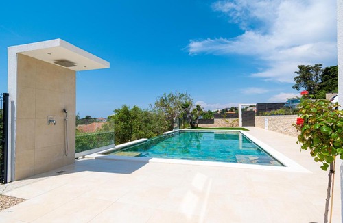 Jakisnica Villa | Bay Diamond Villa with heated pool and sauna