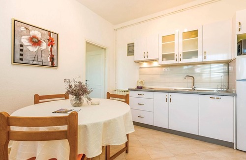 Supetarska Draga Apartment | Beach front apartment in Supetarska Draga