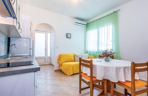 Supetarska Draga Apartment | Beach front apartment in Supetarska Draga