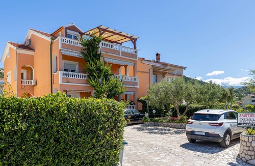 Rab Apartment | Beach front apartment in Barbat na Rabu with WiFi