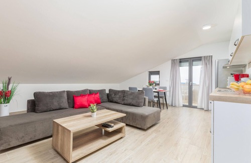 Pjescana Uvala Apartment | Beach front apartment in Pjescana Uvala with WiFi